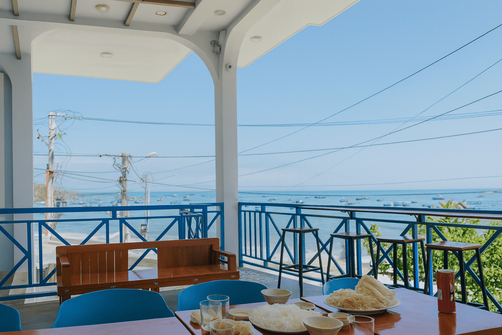 Một quán cafe tại làng chài Nhơn Lý (Nguồn: Fanpage Chài Coffee and BBQ Restaurant)